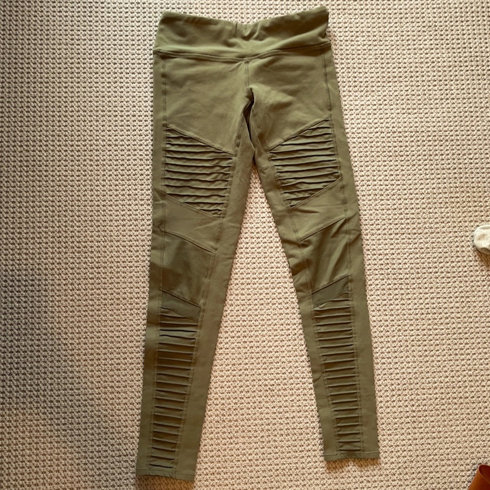 Alo army green leggings